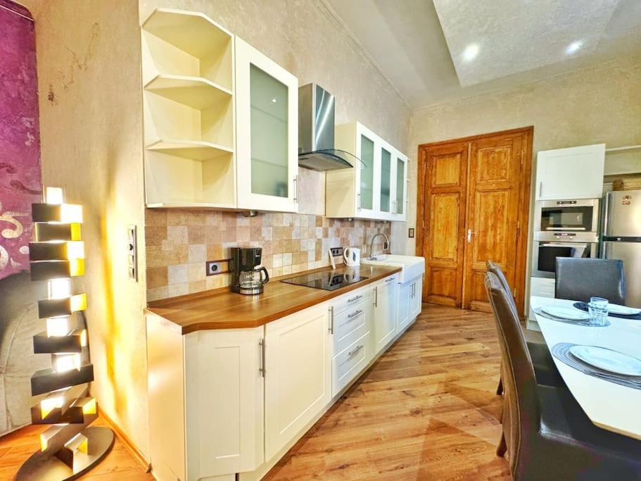 Ultra Central Apartment / 10 Ppl Budapest Exterior photo